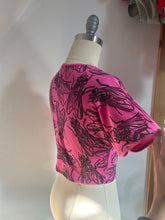 Load image into Gallery viewer, NIGHTCRAWLER Fly print Crop Top