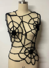 Load image into Gallery viewer, WEBS WE WEAVE Top - Black size M
